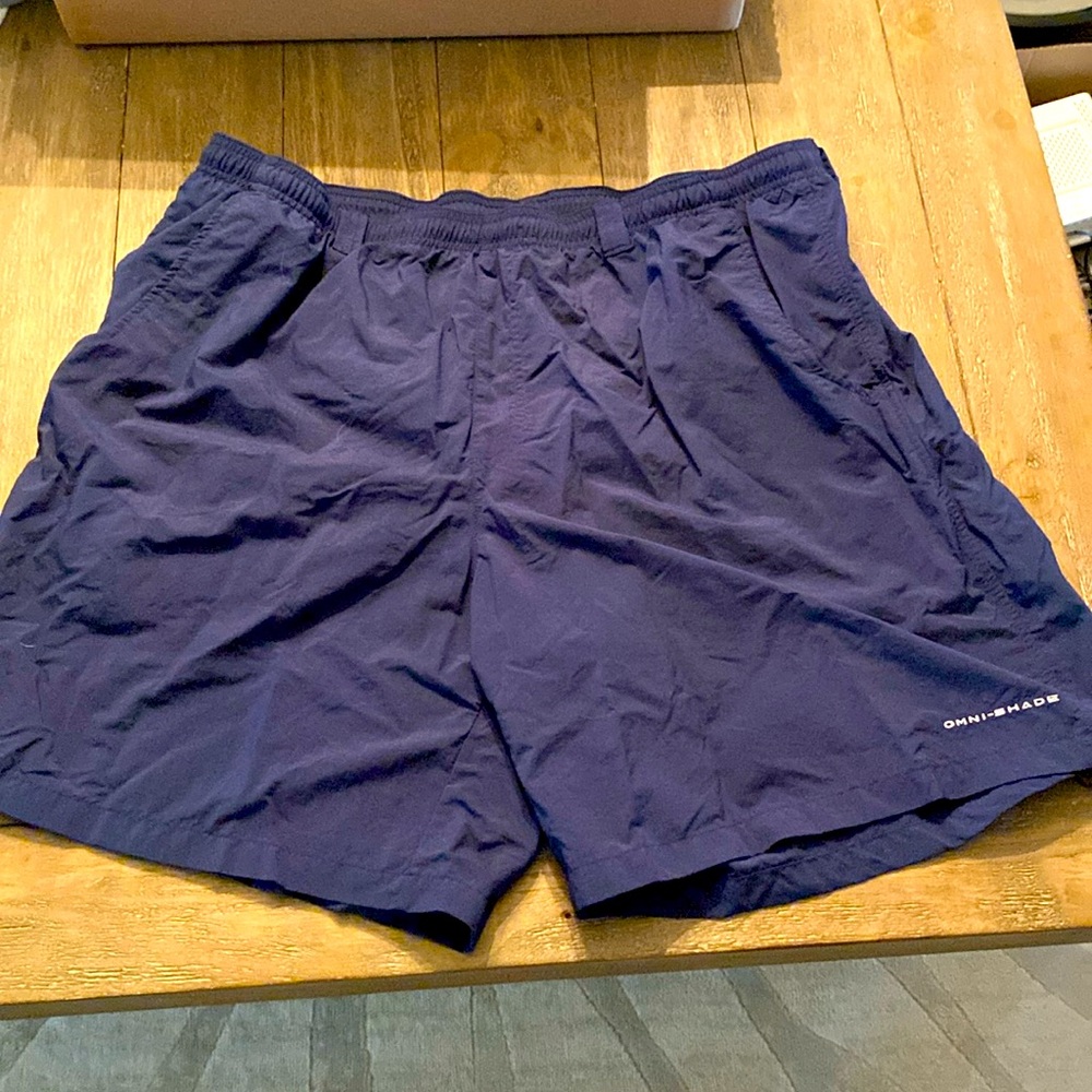 Men’s Navy PFG Columbia Omni-Shade shorts with pockets